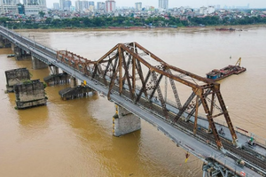 Cấm toàn bộ phương tiện qua cầu Long Biên trong 2 tháng