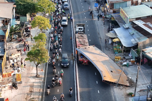 Dầm thép 10 tấn đè nát cabin xe rác: Tài xế tử vong, cửa ngõ TP HCM tê liệt 