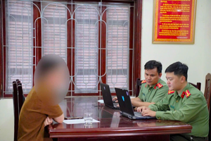 Xử phạt nam thanh niên dựng tin bắt cóc trẻ em bằng AI, dùng nick ảo “diễn kịch” kêu gọi từ thiện
Xử phạt nam thanh niên dựng tin bắt cóc trẻ em bằng AI, dùng nick ảo “diễn kịch” kêu gọi từ thiện