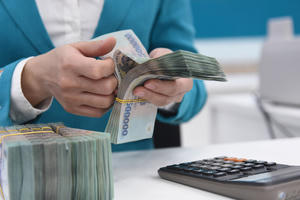 Lãi suất ngân hàng tăng vọt: Nơi tặng thêm 2%, chỗ vượt 9%/năm 