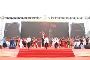 Tổng duyệt chương trình khai mạc Liên hoan Tuyên truyền lưu động toàn quốc tại Quảng Ninh Tổng duyệt chương trình khai mạc Liên hoan Tuyên truyền lưu động toàn quốc tại Quảng Ninh