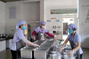 Bộ Y tế yêu cầu siết chặt ATTP bếp ăn tập thể và trường học sau vụ thịt lợn bệnh lọt ra thị trường