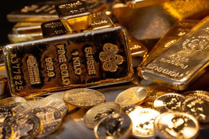 Giá vàng ngày 4/4: Vàng thế giới chịu áp lực giảm, vàng miếng SJC đi ngang 