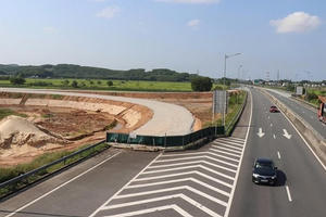 Nỗ lực tăng tốc thi công nút giao cuối cùng trên cao tốc 34.000 tỉ đồng