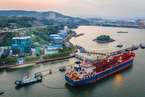 Cảng dầu B12 được phép tiếp nhận tàu đến 48.000 DWT