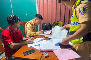 Xe khách chở quá số người trên Quốc lộ 1A bị xử phạt 75 triệu đồng