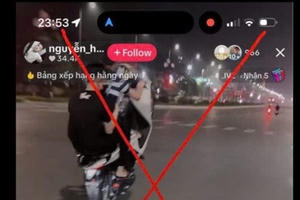 Xử lý nhóm thanh thiếu niên “bốc đầu”, livestream TikTok gây mất an toàn giao thông ở Hưng Yên Xử lý nhóm thanh thiếu niên “bốc đầu”, livestream TikTok gây mất an toàn giao thông ở Hưng Yên