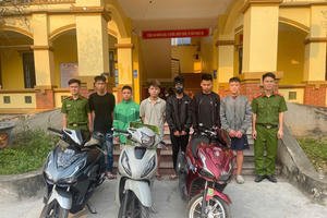 Triệu tập nhóm đối tượng đeo mặt nạ ném vỏ chai bia làm 4 người đi đường bị thương