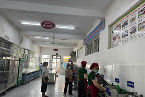 Xử phạt hàng chục cơ sở vi phạm an toàn thực phẩm tại xã Phúc Thịnh, Hà Nội