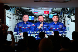 Phi hành gia Nga gửi lời chào Việt Nam từ Trạm Vũ trụ Quốc tế (ISS) 