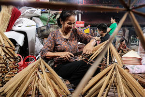 Chợ nón làng Chuông - phiên chợ truyền thống bền bỉ gìn giữ bản sắc Việt Chợ nón làng Chuông - phiên chợ truyền thống bền bỉ gìn giữ bản sắc Việt