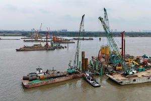 Giá vật liệu biến động mạnh: Khoảng trống trong công bố giá và điều chỉnh hợp đồng