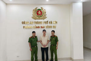  Bắt tạm giam đối tượng đỗ xe chắn barie, gây ách tắc tại chung cư 