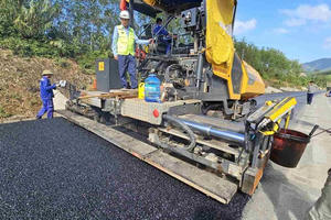 Nỗ lực “vượt nóng, gánh giá” trên công trường cao tốc La Sơn – Hòa Liên