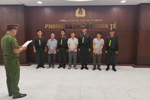 Triệt phá đường dây sản xuất thuốc giả gắn mác nước ngoài quy mô lớn tại TP.HCM