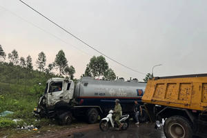 Quảng Ninh: Va chạm giữa 2 xe tải trên Quốc lộ 18, một tài xế tử vong