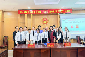 Sinh viên ngành Luật – Trường Đại học Thành Đô rèn luyện kỹ năng xử lý tình huống trong phiên tòa giả định Sinh viên ngành Luật – Trường Đại học Thành Đô rèn luyện kỹ năng xử lý tình huống trong phiên tòa giả định