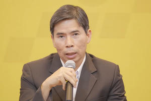 ĐHĐCĐ Thế Giới Di Động (MWG): Chủ động 'cắt' nửa ESOP để bảo vệ cổ đông, hé lộ mục tiêu thu 1 tỷ USD từ Apple