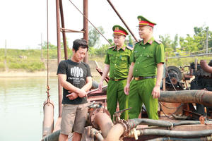 Phát hiện 12 vụ, tịch thu gần 1.000m³ cát khai thác trái phép trên sông Lam