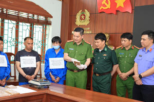 Công an Lai Châu bắt giữ 3 đối tượng mua bán trái phép chất ma tuý, thu giữ 9 bánh heroin