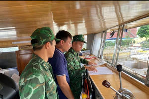 Tạm giữ tàu cá chở trái phép khoảng 10.000 lít dầu Diesel trên biển