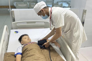 Nuốt phải mủ hoa sứ: Nguy cơ ngộ độc ngay trong sân nhà