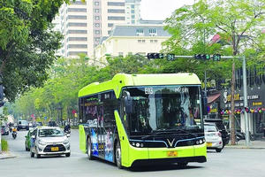 Hà Nội tăng tốc “xanh hóa” xe buýt, bổ sung thêm hàng chục phương tiện điện trên nhiều tuyến Hà Nội tăng tốc “xanh hóa” xe buýt, bổ sung thêm hàng chục phương tiện điện trên nhiều tuyến