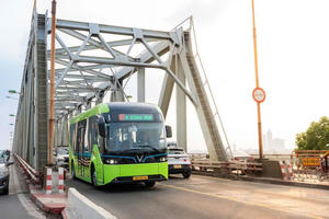 Đến hết tháng 4/2026, Hà Nội tiếp tục đưa thêm 122 xe buýt điện vào hoạt động Đến hết tháng 4/2026, Hà Nội tiếp tục đưa thêm 122 xe buýt điện vào hoạt động