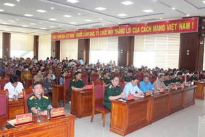 Đại tướng Nguyễn Trọng Nghĩa thăm, tặng quà gia đình chính sách và người lao động tại Gia Lai