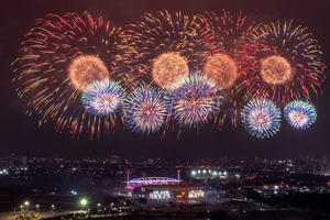 Mãn nhãn với màn pháo hoa rực sáng bầu trời Mỹ Đình trong chương trình nghệ thuật đặc biệt  “Âm vang Tổ quốc”