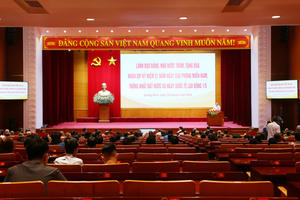 Phó Thủ tướng Thường trực Chính phủ thăm, tặng quà tại Quảng Ninh