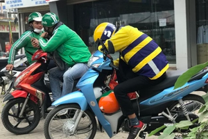 Hà Nội dự kiến siết khu vực hoạt động của xe ôm và shipper chạy xăng
