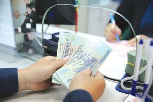 Nhiều ngân hàng đồng loạt giảm lãi suất huy động, tiền gửi kỳ hạn dài phân hóa mạnh