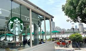Cốc cà phê 9,9 nhân dân tệ thổi bay biên lợi nhuận, Starbucks và loạt chuỗi đồ uống ngoại phải chuyển hướng chiến lược