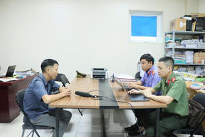 Khởi tố nhóm 6 đối tượng làm giả giấy tờ của cơ quan, tổ chức Khởi tố nhóm 6 đối tượng làm giả giấy tờ của cơ quan, tổ chức