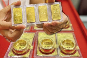 Giá vàng ngày 11/5: Vàng thế giới đi xuống vì áp lực chốt lời, vàng miếng SJC giảm trở lại