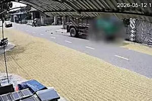 Cục CSGT cảnh báo về tình trạng phơi thóc lúa trên đường sau vụ ô tô tải tông 2 người tử vong tại chỗ