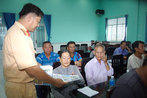 Cà Mau siết chặt an toàn giao thông đường thủy: Hướng dẫn đăng ký, đăng kiểm phương tiện vận chuyển khách Cà Mau siết chặt an toàn giao thông đường thủy: Hướng dẫn đăng ký, đăng kiểm phương tiện vận chuyển khách