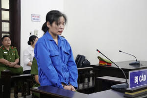 Tuyên phạt nữ giúp việc 24 tháng tù vì hành hạ cụ bà 82 tuổi