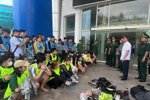 Tiếp nhận 56 công dân từ Lào, bắt 2 đối tượng truy nã sau gần 20 năm lẩn trốn ở Campuchia Tiếp nhận 56 công dân từ Lào, bắt 2 đối tượng truy nã sau gần 20 năm lẩn trốn ở Campuchia