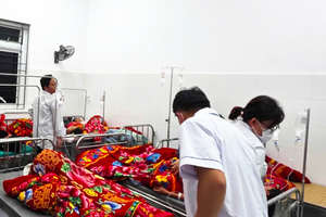 Khẩn trương điều tra, xử lý vụ việc hàng trăm học sinh nghi bị ngộ độc sau khi ăn quả lạ tại Lai Châu Khẩn trương điều tra, xử lý vụ việc hàng trăm học sinh nghi bị ngộ độc sau khi ăn quả lạ tại Lai Châu