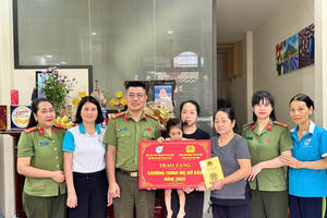 Công an xã Gia Lâm lan tỏa hình ảnh đẹp qua Chương trình “Mẹ đỡ đầu” Công an xã Gia Lâm lan tỏa hình ảnh đẹp qua Chương trình “Mẹ đỡ đầu”