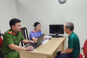 Tạm giữ hình sự “Thần y” rởm chữa bệnh bằng nước ion kiềm, kiếm lời gần 100 tỷ đồng