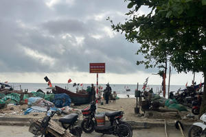 Sầm Sơn: Cấm mua bán hải sản, ăn uống trên bãi biển để bảo vệ môi trường Sầm Sơn: Cấm mua bán hải sản, ăn uống trên bãi biển để bảo vệ môi trường