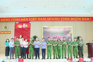 Ấm áp chương trình “Đoàn viên ngày trở về”