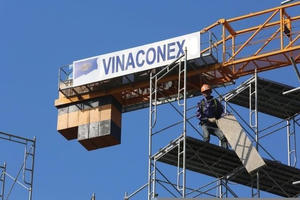 Vừa thâu tóm Viwaseen, Vinaconex (VCG) liên tục thoái vốn cho pháp nhân liên quan Chủ tịch HĐQT