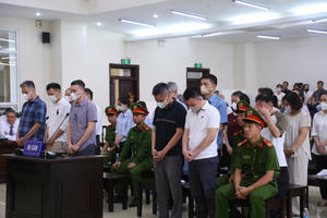 Hoãn tuyên án vụ 2 cựu Cục trưởng Cục An toàn thực phẩm nhận hối lộ