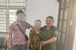 Công an phường Ô Chợ Dừa kịp thời hỗ trợ cụ bà 81 tuổi đi lạc trở về với gia đình
