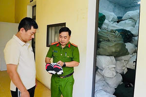 Khởi tố 02 đối tượng bán hàng giả nhãn hiệu trị giá gần 02 tỷ đồng