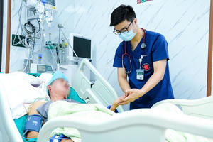 Nắng nóng cực đoan khiến ca đột quỵ gia tăng, bác sĩ cảnh báo nhiều thói quen nguy hiểm Nắng nóng cực đoan khiến ca đột quỵ gia tăng, bác sĩ cảnh báo nhiều thói quen nguy hiểm